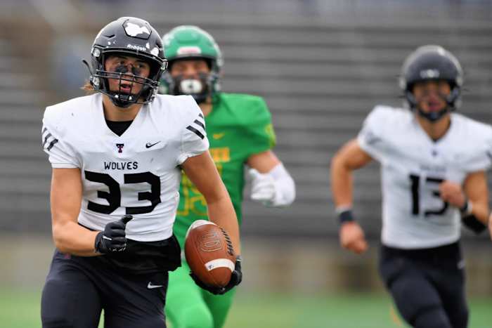 Tualatin.West-Linn.6A-football-semifinal.Leon-Neuschwander.51